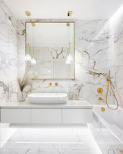 Łazienka marmur złoto – wyrafinowany design