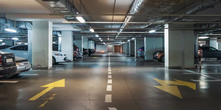 Liczba miejsc postojowych – przepisy, które obowiązują dewelopera. Czy każdy może liczyć na miejsce parkingowe?